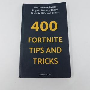 400 Fortnite Tips and Tricks‎ Paperback Book